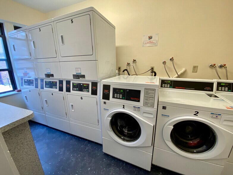 Building Photo - 137 Englewood Ave