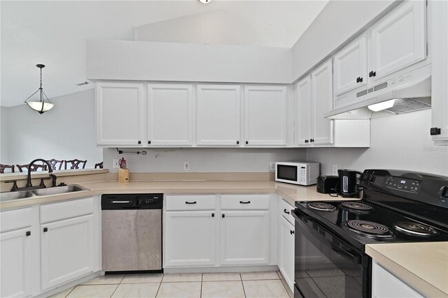 Building Photo - 1714 Snaresbrook Way