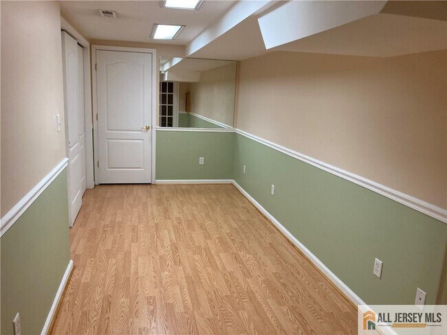 Building Photo - 212 Hawthorne Rd