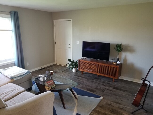Building Photo - 2550 Greenwood Dr