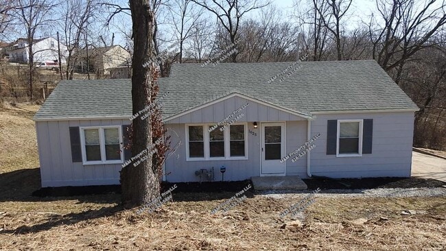 Building Photo - 1625 Holt Ln