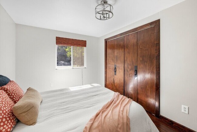 Building Photo - Spacious 5 Bedroom Home in Midlothian - $2,800/mo