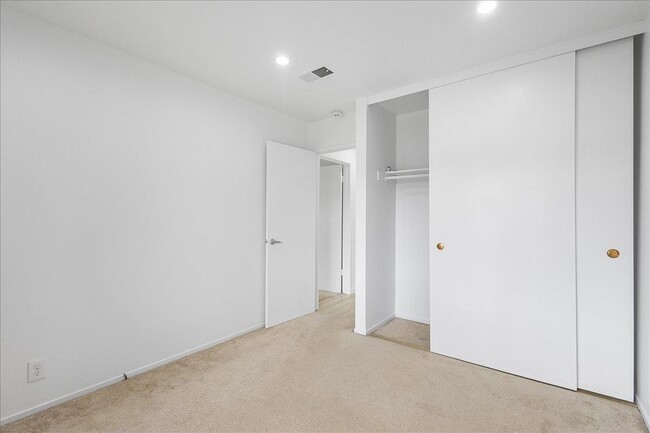 Building Photo - 1141 Verdemar Dr