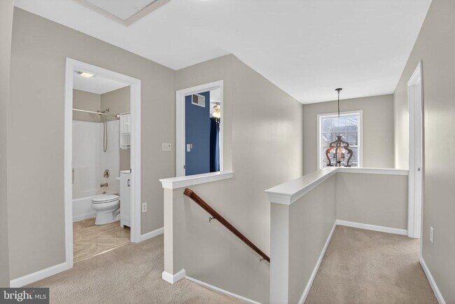 Building Photo - 10 Nelson Rd