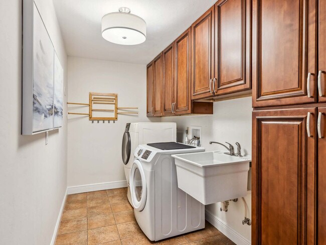 Building Photo - 510 106th Ave N