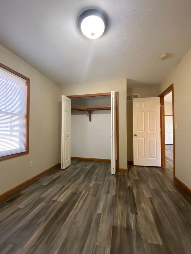 Building Photo - 3 Bedroom Home in Jimtown Schools!