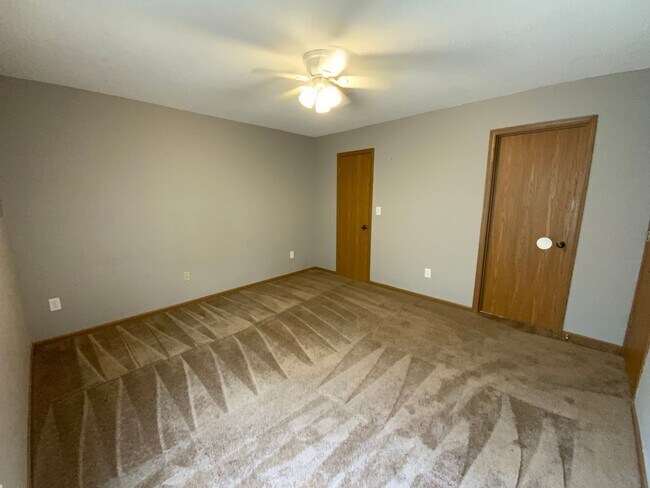 Building Photo - 3566-3568 Prescott Dr