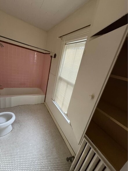 Building Photo - 6-8 Hurlbut St