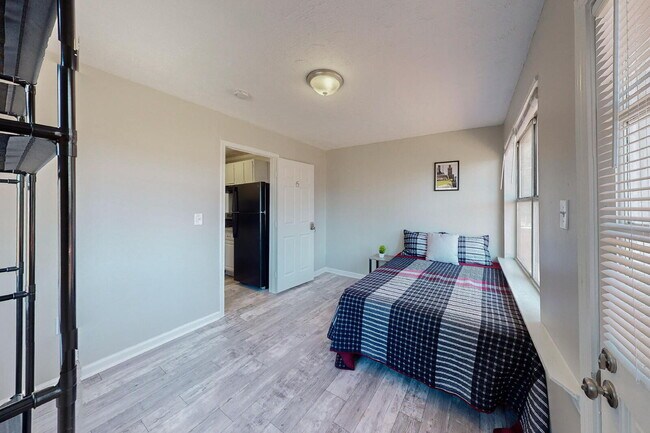 Building Photo - THE LINCOLNDALE | Spacious & comfortable Ellenwood house featuring a dining area designed for con...