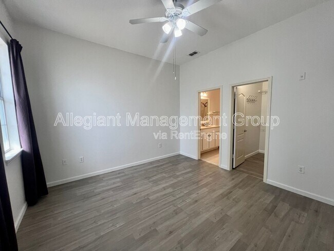 Building Photo - 12016 Villanova Dr