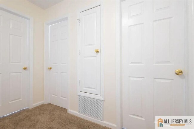 Building Photo - 234 Inza St