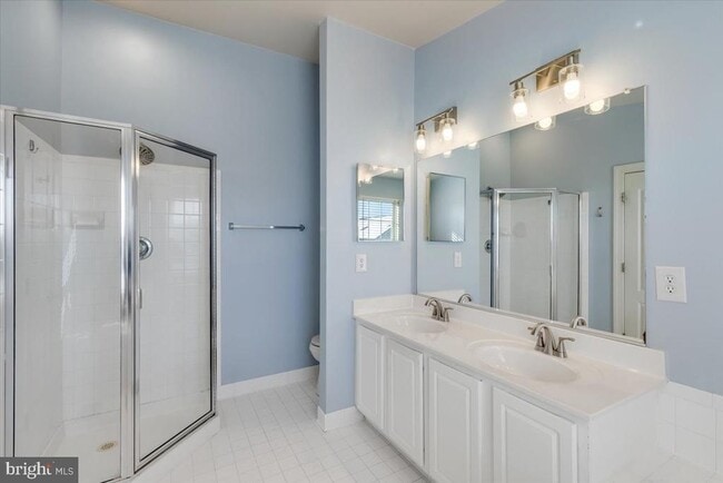 Building Photo - 174 Chevy Chase St