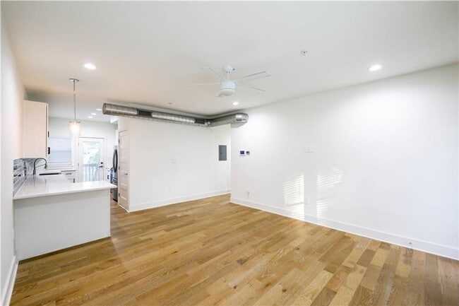 Building Photo - 8 Bedrooms 8 Baths Pre-leasing Now for 202...