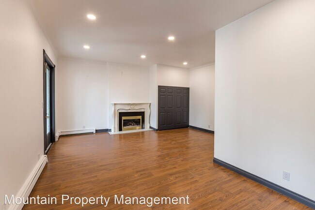 Building Photo - 10 br, 11 bath House - Employee Housing Op...