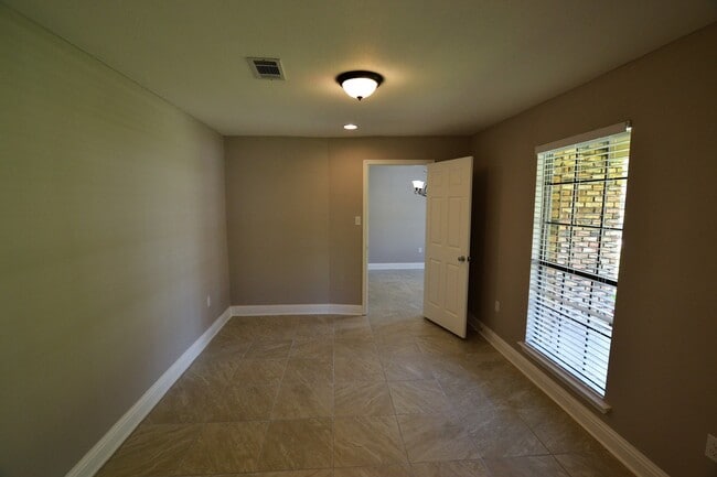 Building Photo - Newly renovated home in Beau Village Subdivision in Denham Springs near I-12