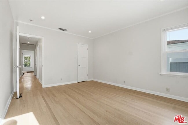 Building Photo - 2317 Veteran Ave