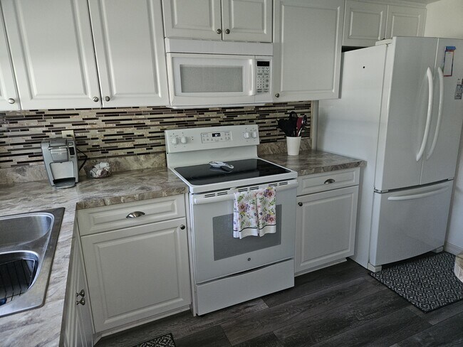 Building Photo - 2740 Golf Course Dr