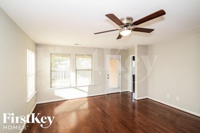 Building Photo - 6659 Woodford Ln