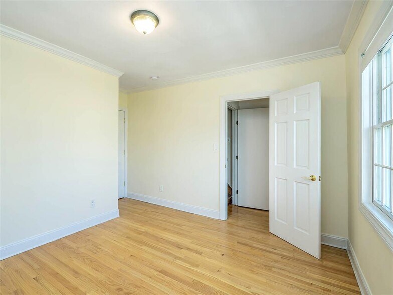 Building Photo - 30 Edgewood Rd