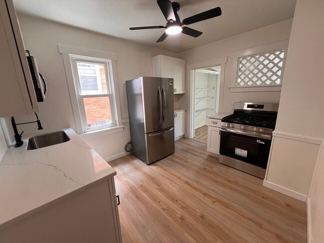 Building Photo - Pittsburgh - 4 Bedroom 2 Bathroom - Recent...