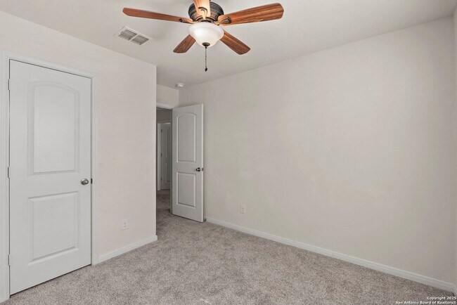 Building Photo - Charming Home Awaits: Spacious & Modern Living in a Prime Location