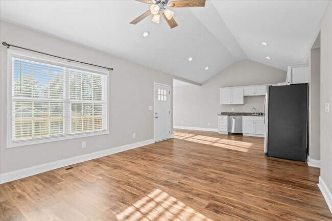 Building Photo - Pristine 3 Bed 2 Bath Home in Dalton