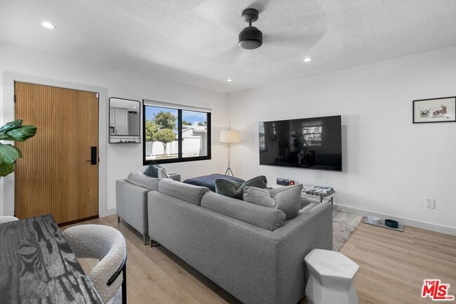 Building Photo - 2422 W 30th St