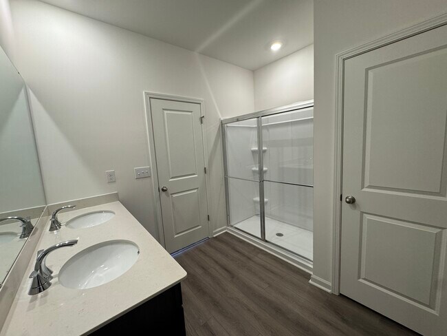 Building Photo - 2136 Norwood Ct