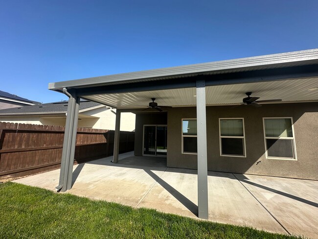 Building Photo - Must see this immaculate home!!!