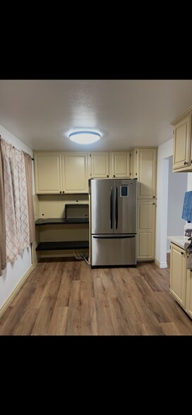 Building Photo - 9950 Topanga Canyon Blvd