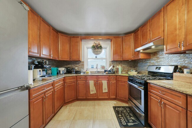 Building Photo - 1306 70th St