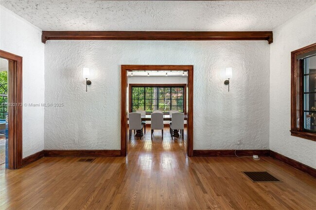 Building Photo - 1624 Granada Blvd