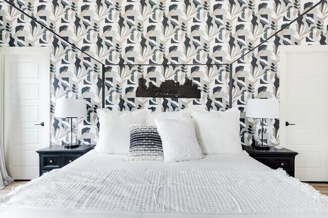 Building Photo - Fully Furnished - Designer Home (Flexible Lease Options)