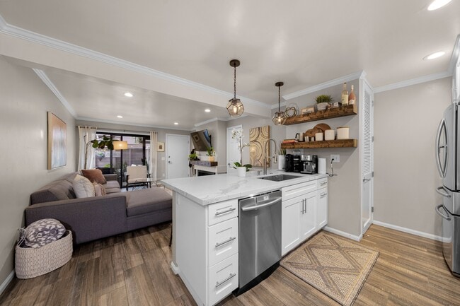 Building Photo - 9189 Village Glen Dr