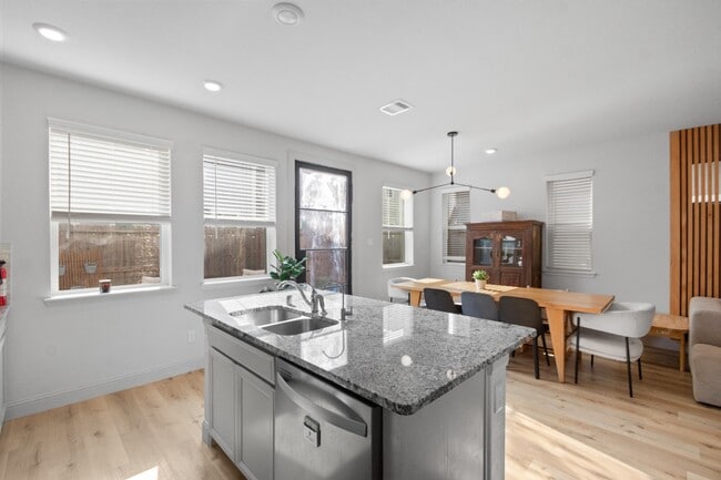 Building Photo - 5426 Oriente Ln