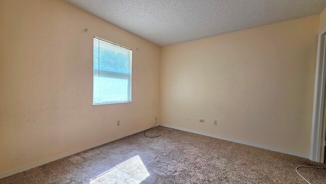 Building Photo - 207 SW Statler Ave