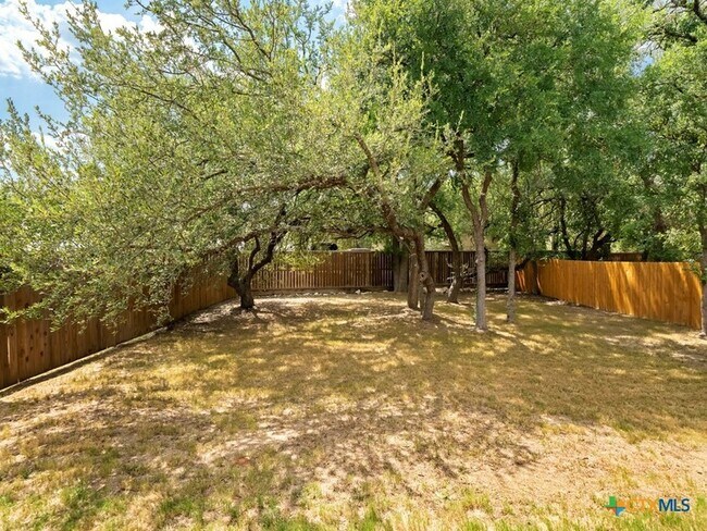 Building Photo - 530 Carriage House