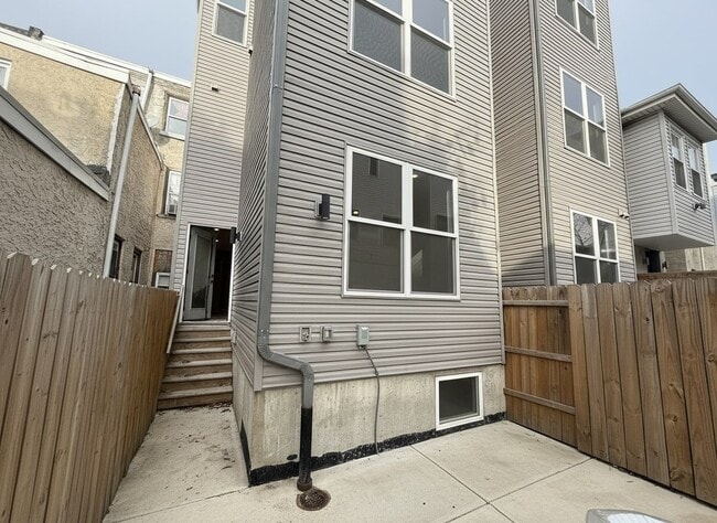 Building Photo - 2526 Cecil B. Moore Ave