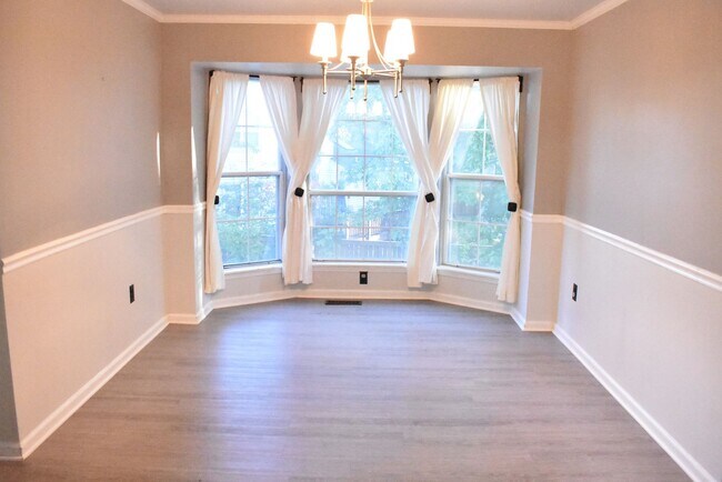 Building Photo - Welcome To Lake Ridge's Finest...