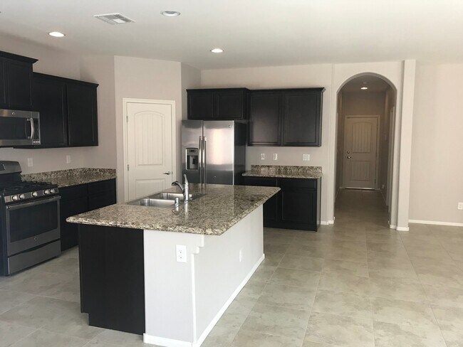 Building Photo - Beautiful DR Horton Home in Centennial Hil...