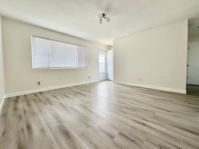 Building Photo - Newly Renovated 3 Bedroom, 1 Bath Duplex – in Lehi!