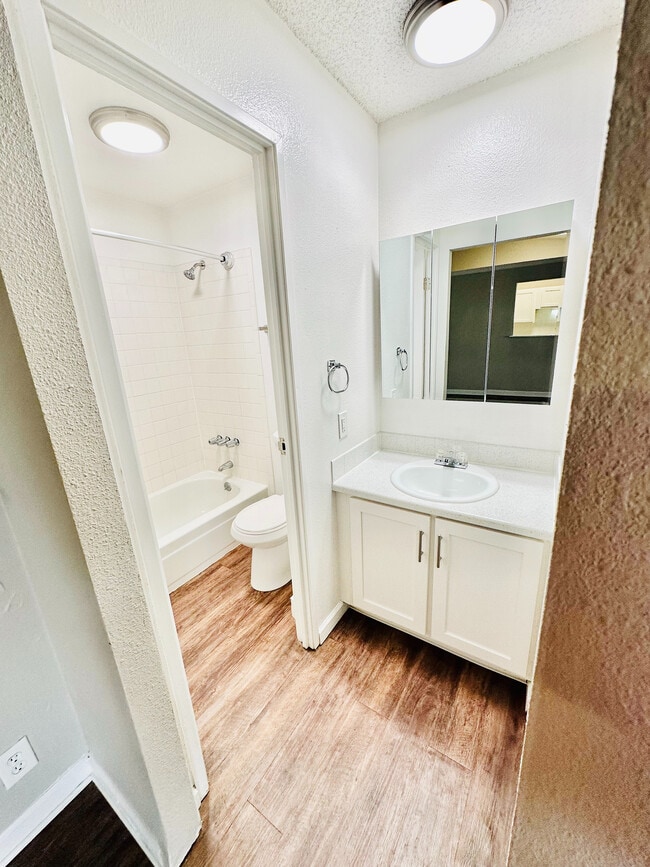 Master Bath - WILLOW RUSH