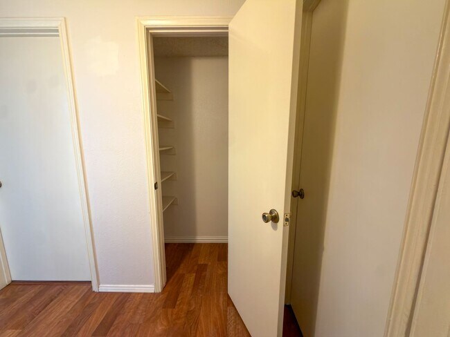 Building Photo - 520 Sumac Pl