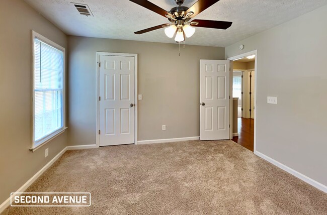 Building Photo - 1720 Wedgewood Dr