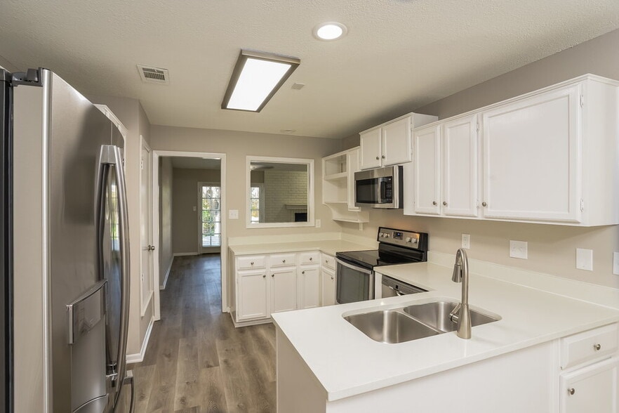 Building Photo - 13810 Hunters Hawk