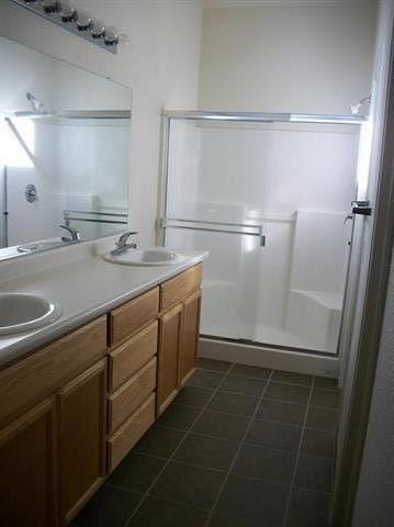 Building Photo - 642 Kensington Cir