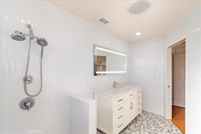 Building Photo - 630 N 20th St