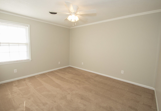 Building Photo - Spacious home in Pine Valley community!