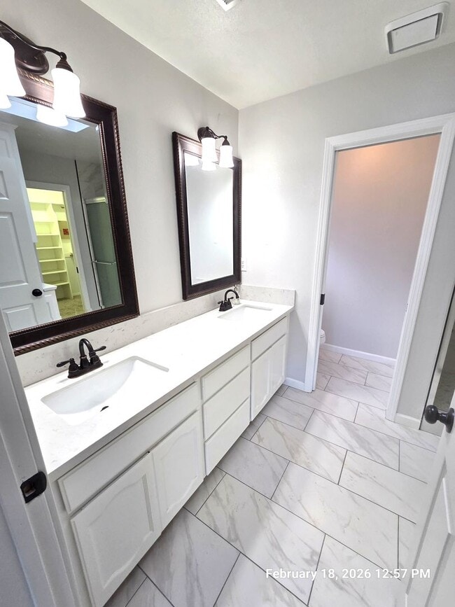 Building Photo - Beautiful 3 Bedroom 2 bath Home Across from La Joya Middle School