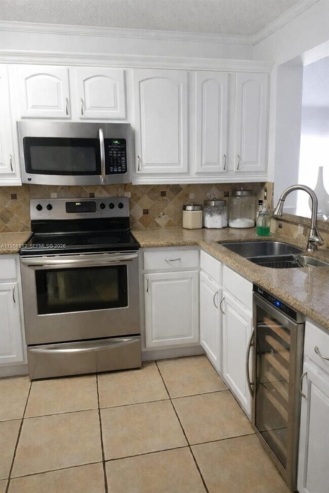 Building Photo - 15761 SW 137th Ave